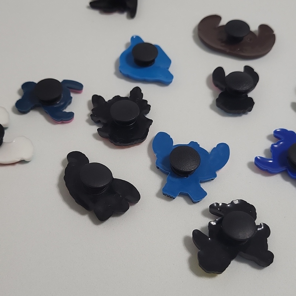 12 Stitch Croc Charms - Picture 5 of 5
